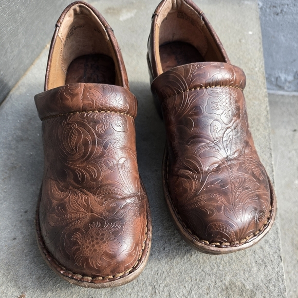 Boc Embossed Brown Leather Slip-Ons -Size 7.5 - Picture 4 of 9